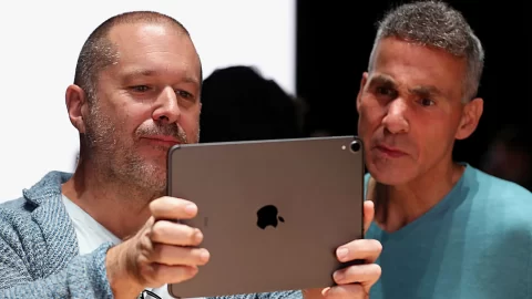 Apple to delay iPad software launch by a month?